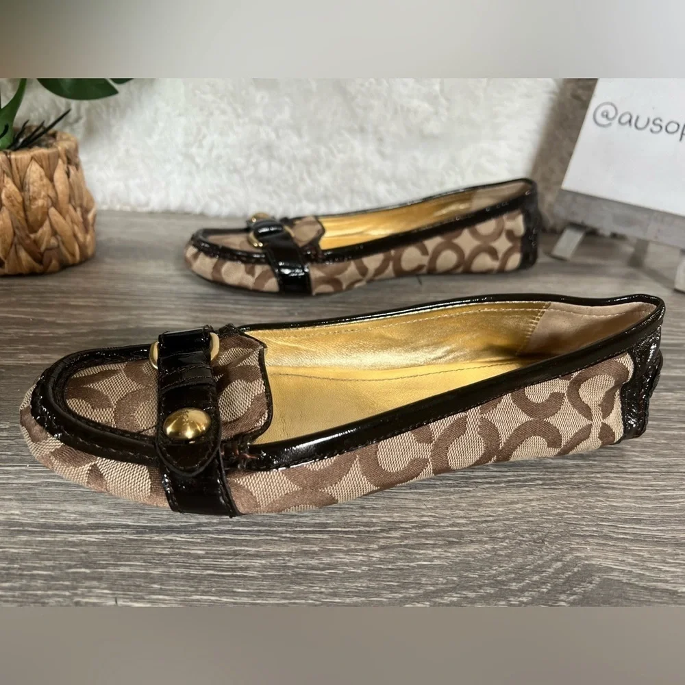 Coach Hellen 'C' logo driving buckle loafers in brown canvas/patent. Size 8.5